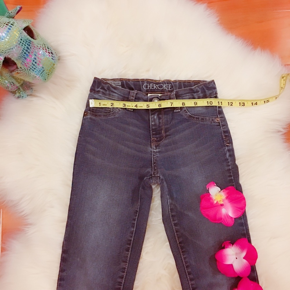 ๐๐ Jeans ๐๐ - Picture 2 of 4
